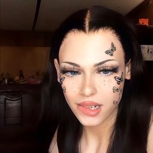 Meet your Posher, Maya